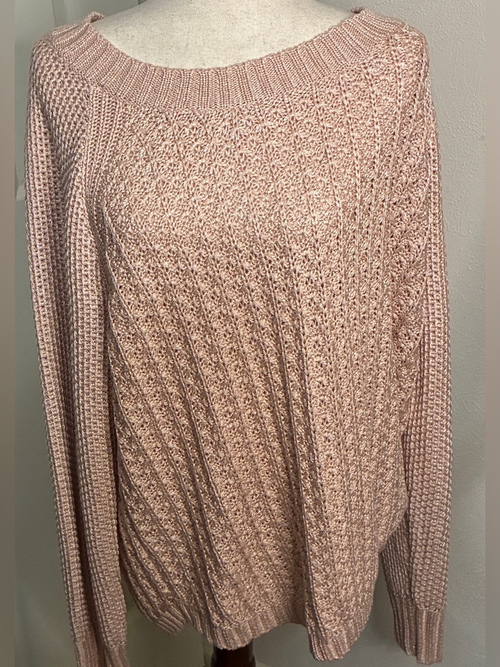 CALVIN KLEIN JEANS Heavy Knit Sweater Size XXL. Metallic Blush. Round neck, EUC